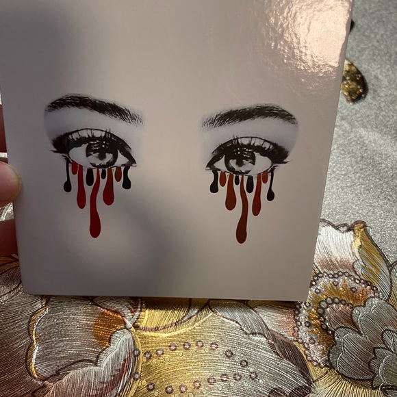 Eyeshadow - Picture 3 of 3